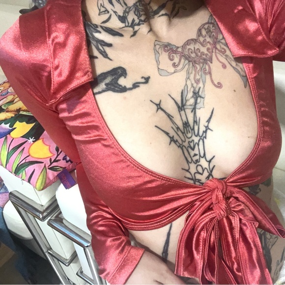 Red satin corset top with adjustable front ties - Picture 2 of 7